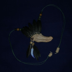Кулон "Оффлер", с гранатом, змеевиком и перьями сороки