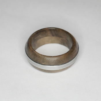 Кольцо из древесины ореха с хромированной стальной вставкой