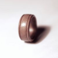 Кольцо "Безымянное" из древесины ореха.